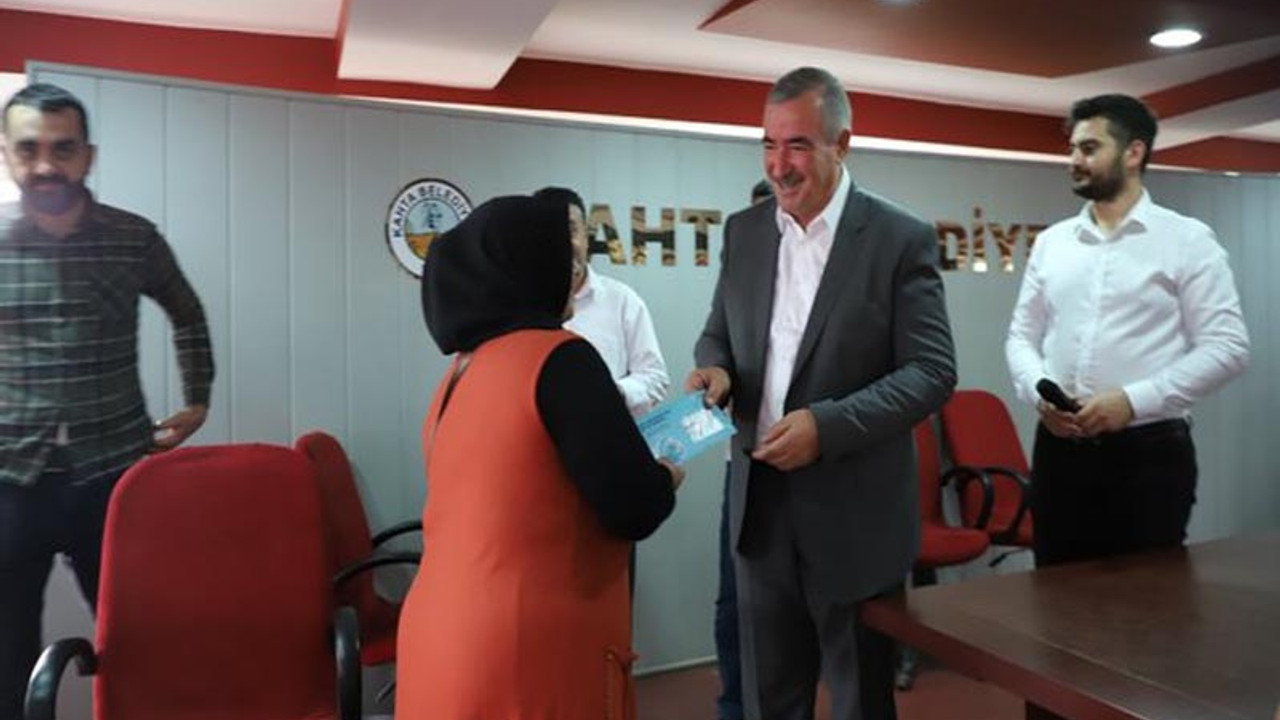 300 liralık yardım kartı için tören yaptılar