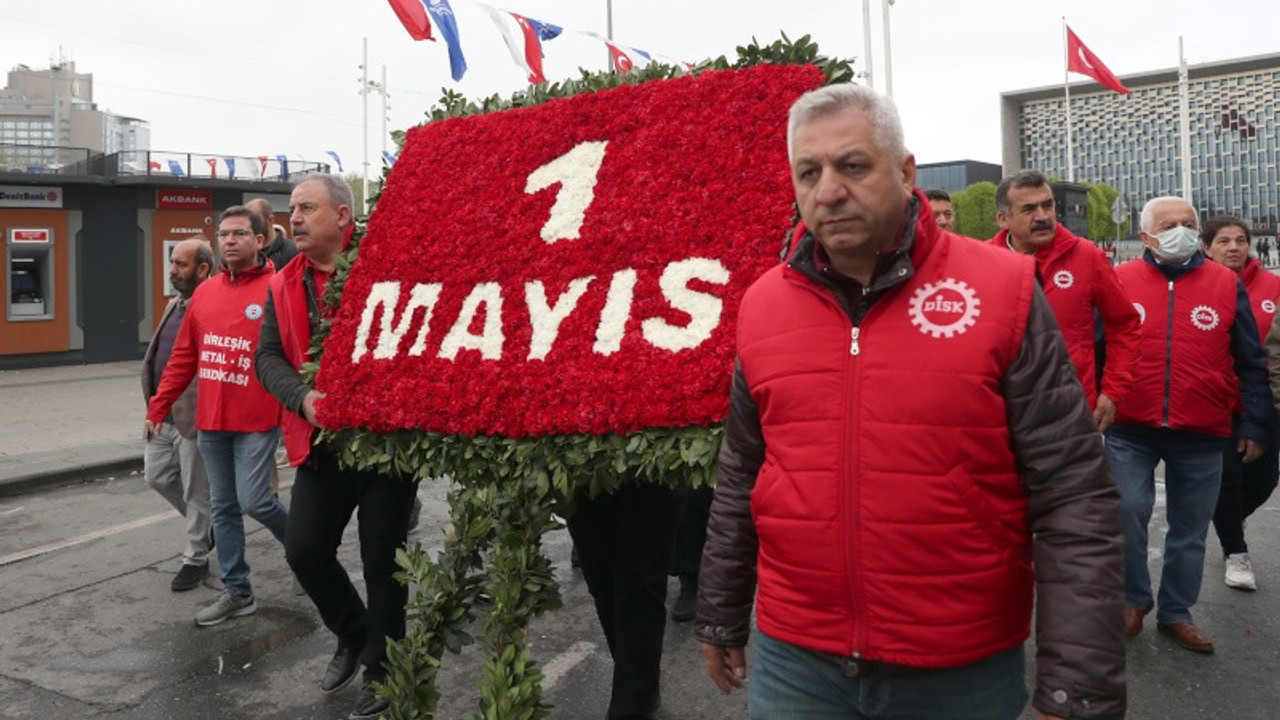 DİSK, Taksim'e çelenk bıraktı