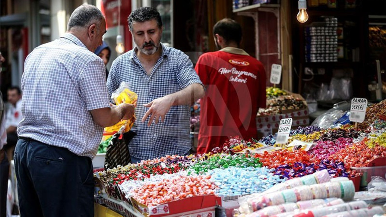 Yurttaş bayram alışverişi yapamadı: Bakan var, alan yok