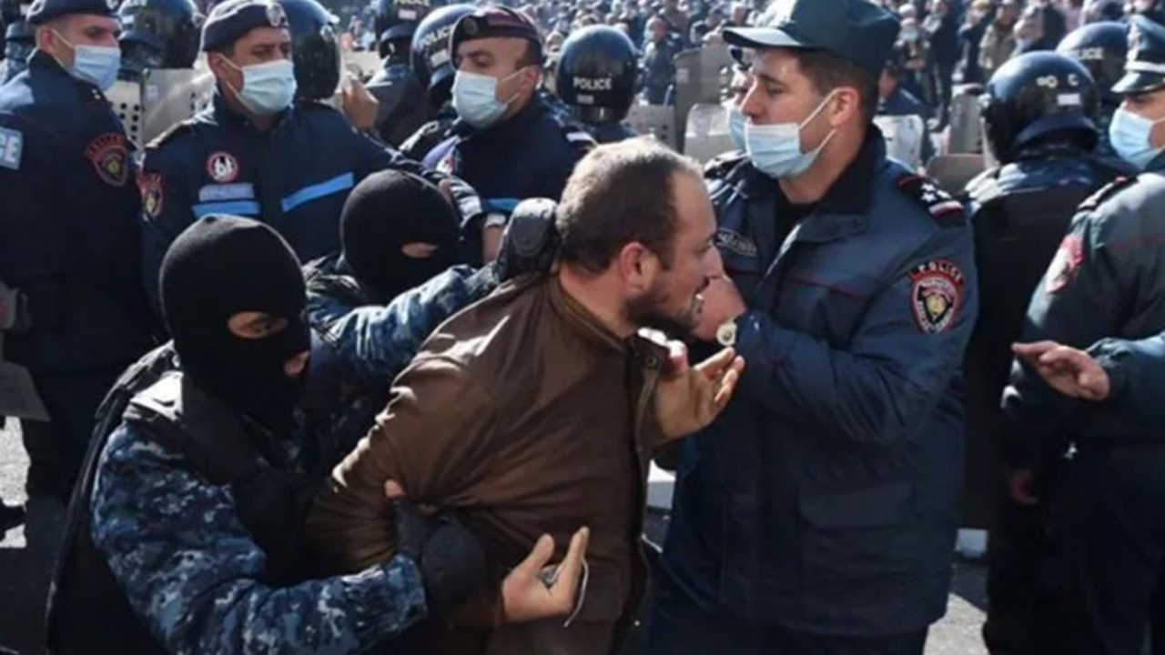 Ermenistan’da Paşinyan'ı protesto eden 180 eylemci gözaltına alındı