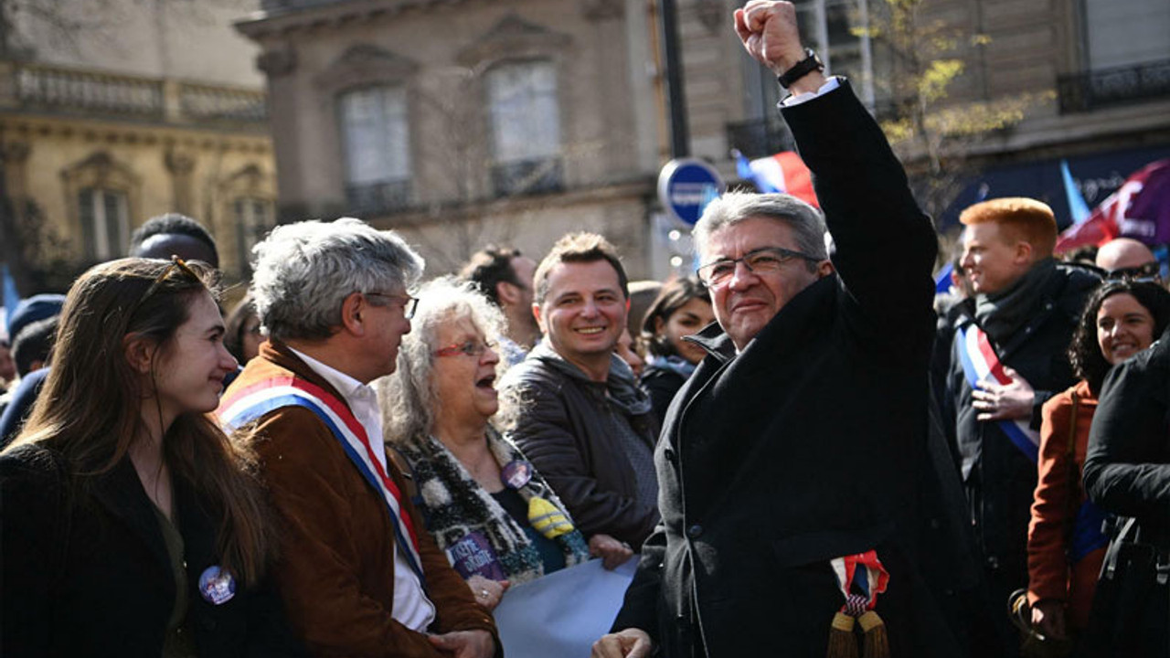 Fransa'da sol ittifak, Macron'a karşı Melenchon öncülüğünde genişliyor