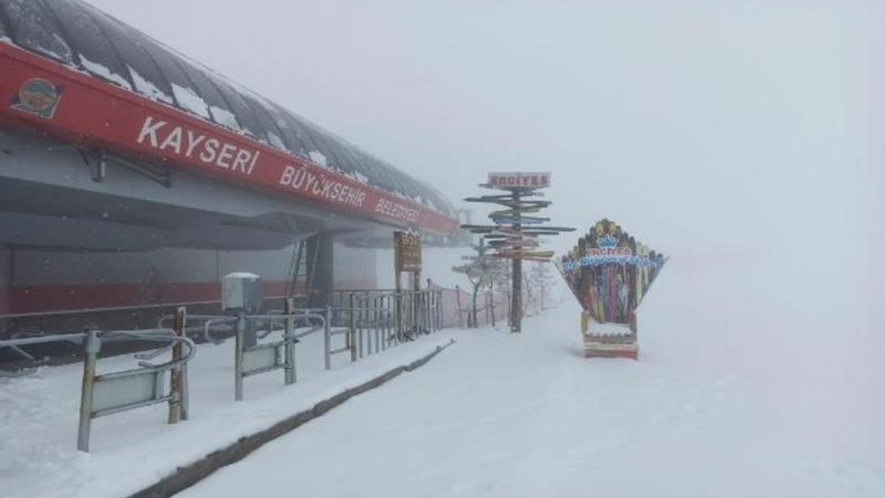 Erciyes'te mayıs karı; her yer bembeyaz oldu