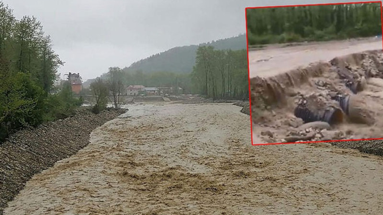 Dere taştı; köprü su altında kaldı