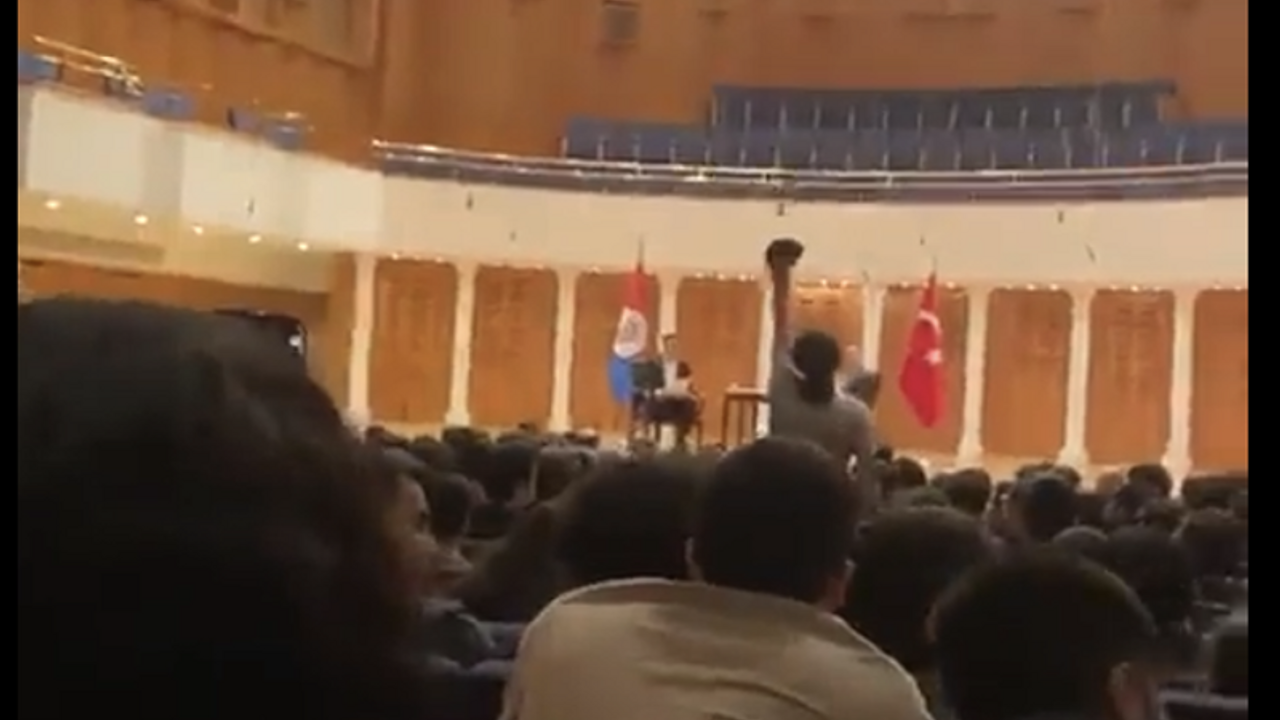 Ümit Özdağ Bilkent'te protesto edildi: Üniversitelerde ırkçılığa izin vermeyeceğiz!