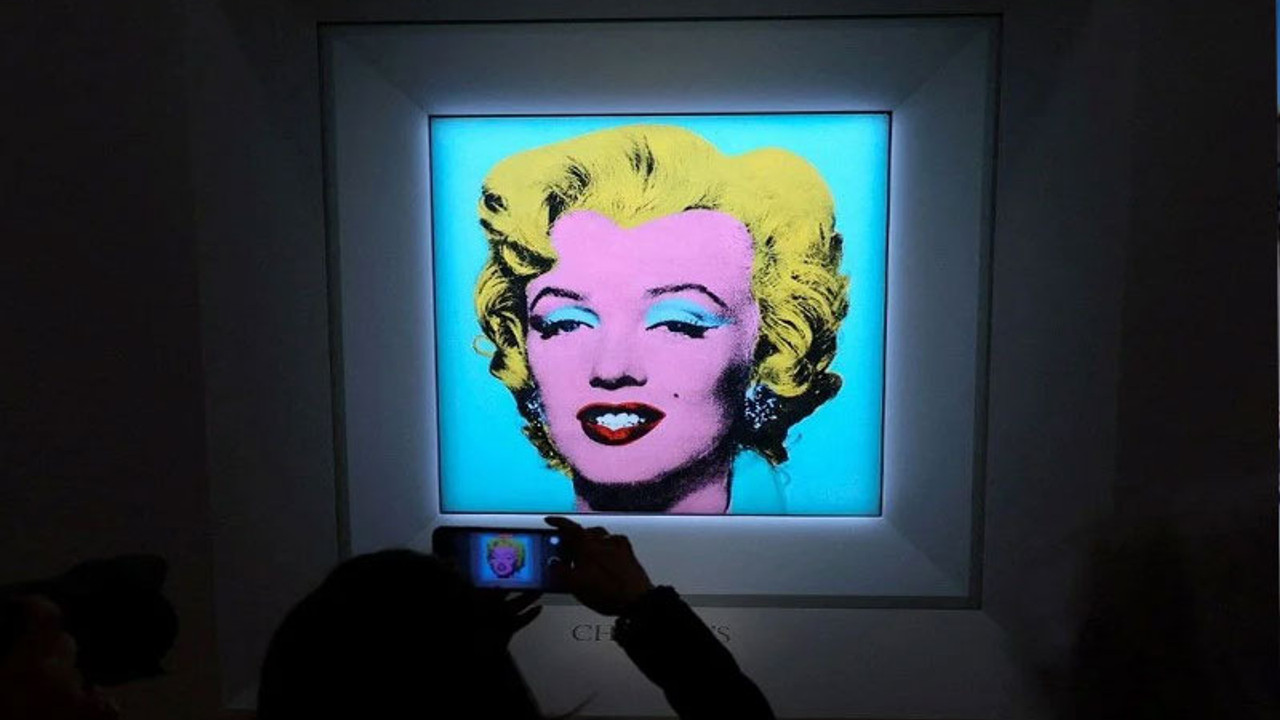 Andy Warhol'un Marilyn Monroe portresi 20. yüzyılının en pahalı sanat eseri oldu