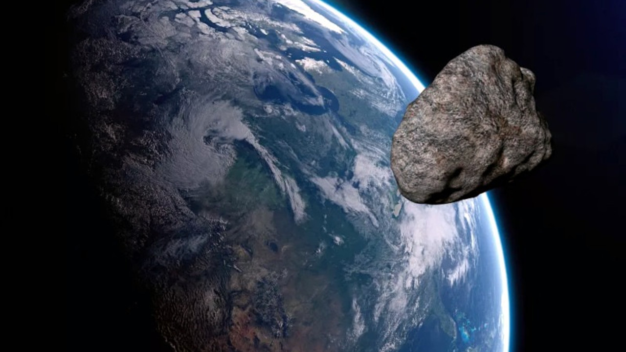 Dünya yakınından dev bir asteroit geçtiği tespit edildi