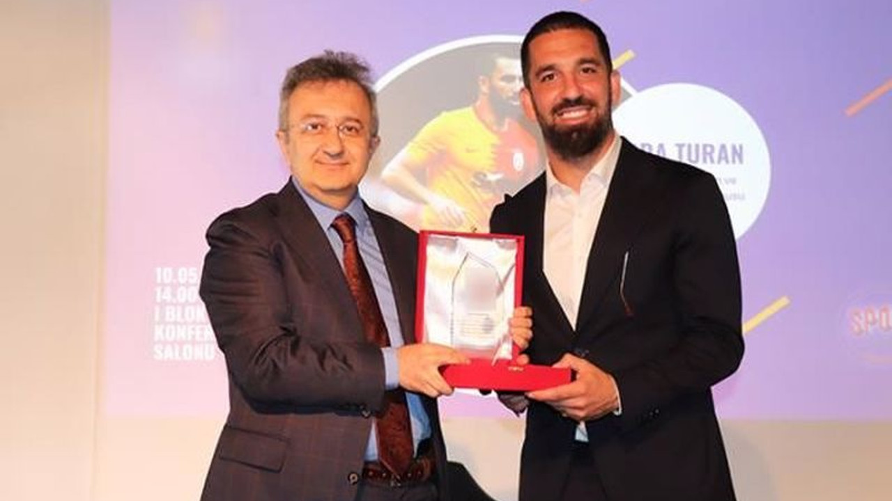 Arda Turan ‘2022 yılının örnek alınan futbolcusu’ seçildi, sosyal medya tepki verdi