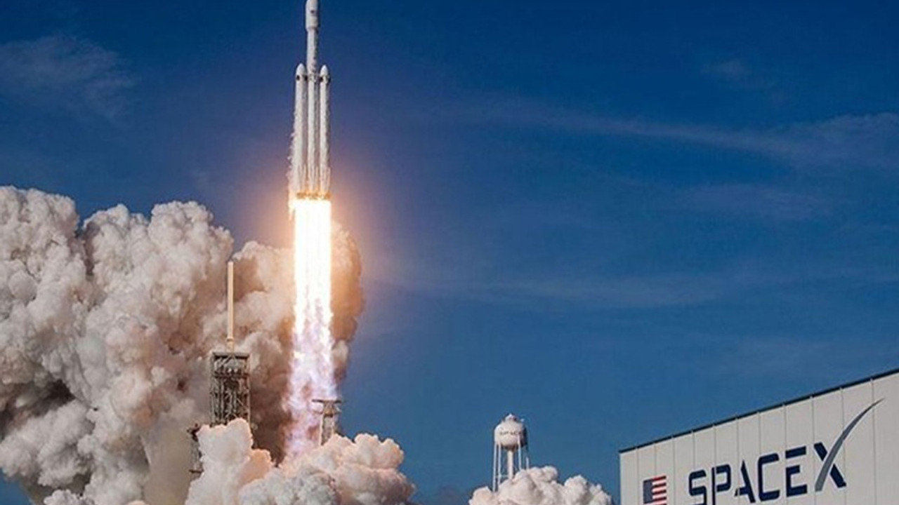 SpaceX, uzaya 53 Starlink uydusu fırlattı