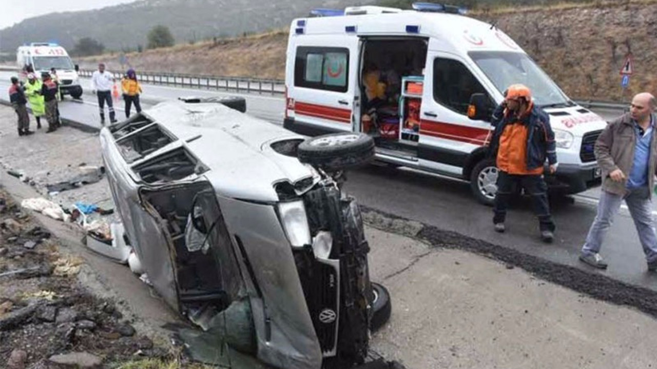 Kütahya'da minibüs devrildi: 9 yaralı