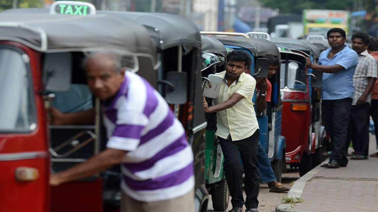 Sri Lanka başbakanı ülkenin bir günlük petrolü kaldığını duyurdu