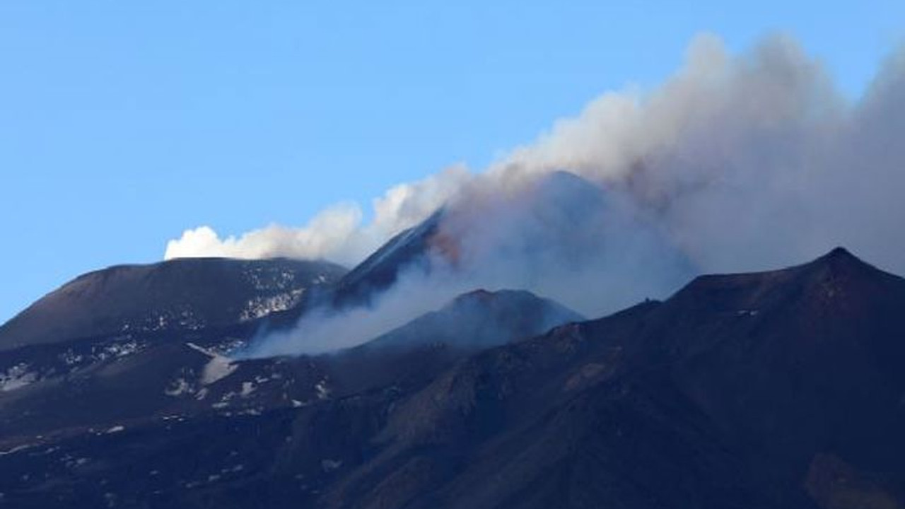 Etna Yanardağı faaliyete geçti