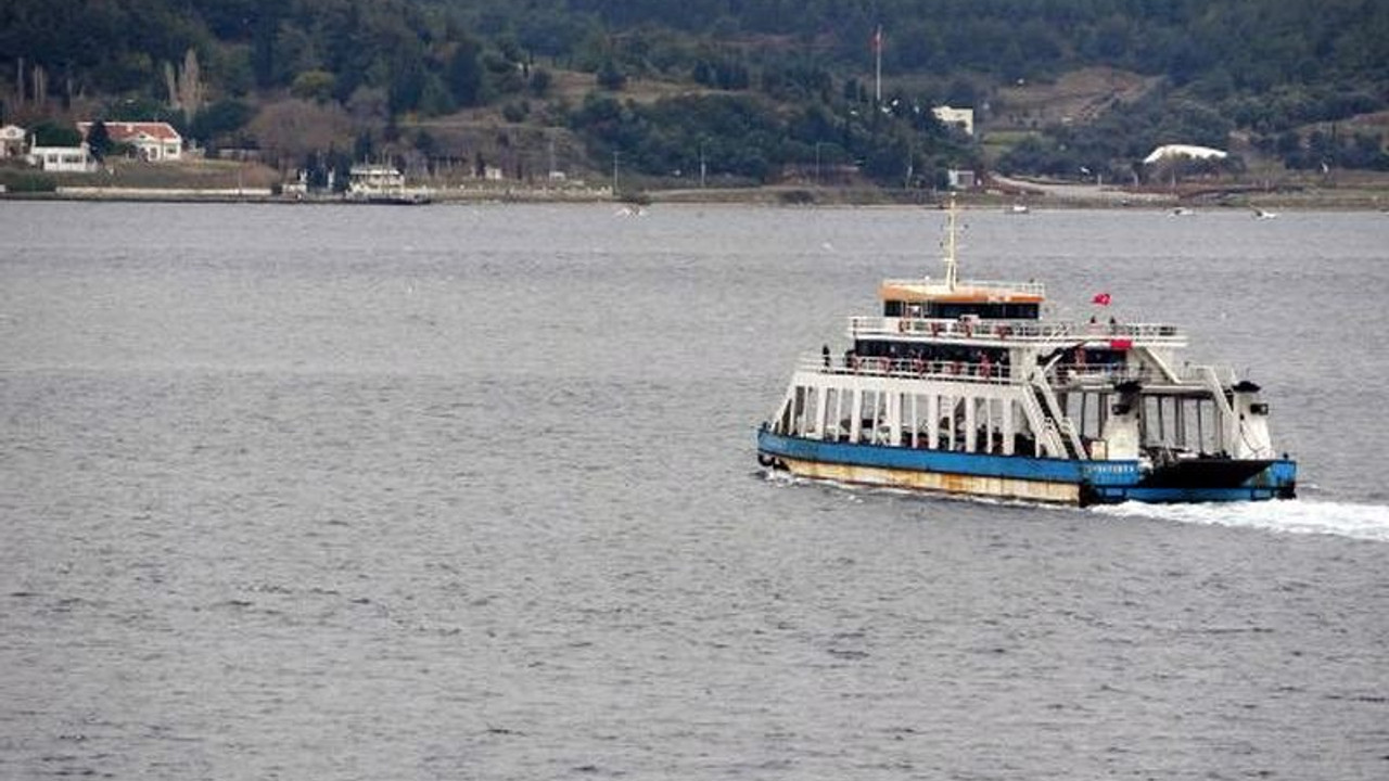 Gökçeada'da feribot seferlerine fırtına engeli