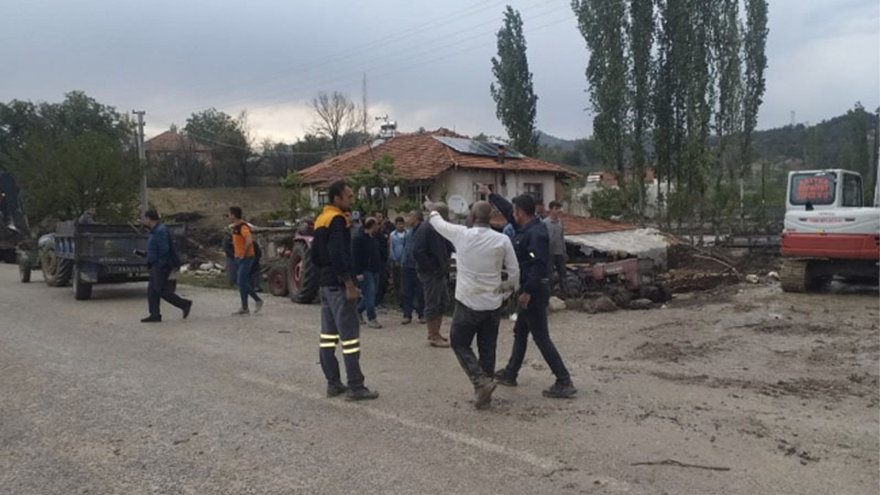 Antalya'da sağanak sele neden oldu: 4 evi su bastı, küçükbaş hayvanlar telef oldu