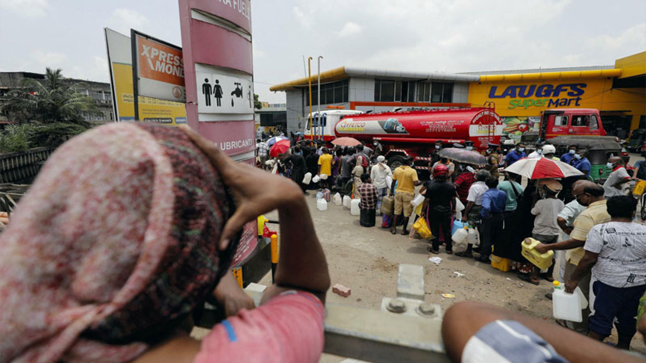 Sri Lanka'da petrol bitti, okullar kapandı