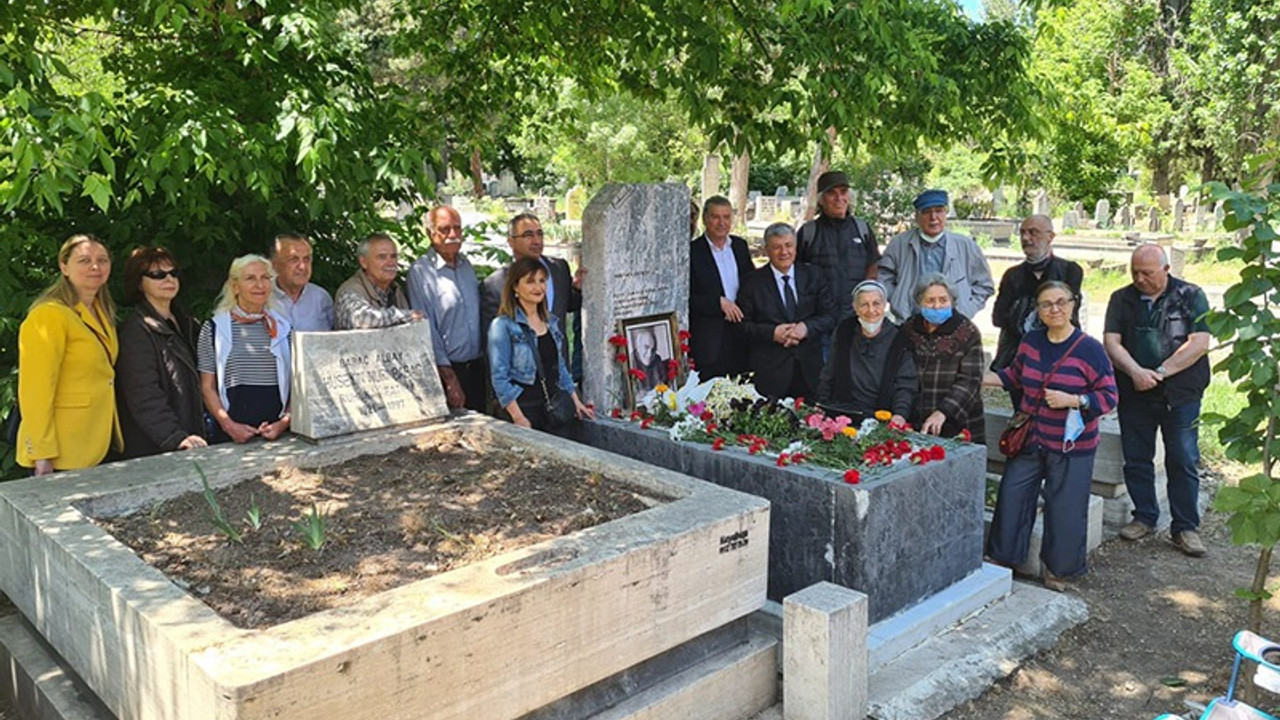 Mustafa Ekmekçi, vefatının 25. yıl dönümünde mezarı başında anıldı