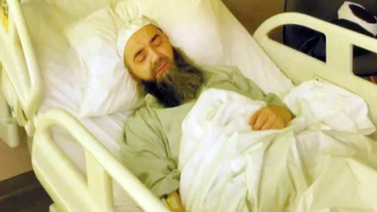 Cübbeli Ahmet'in 'taş gibi sertleşen' kalp damarlarına stent takıldı