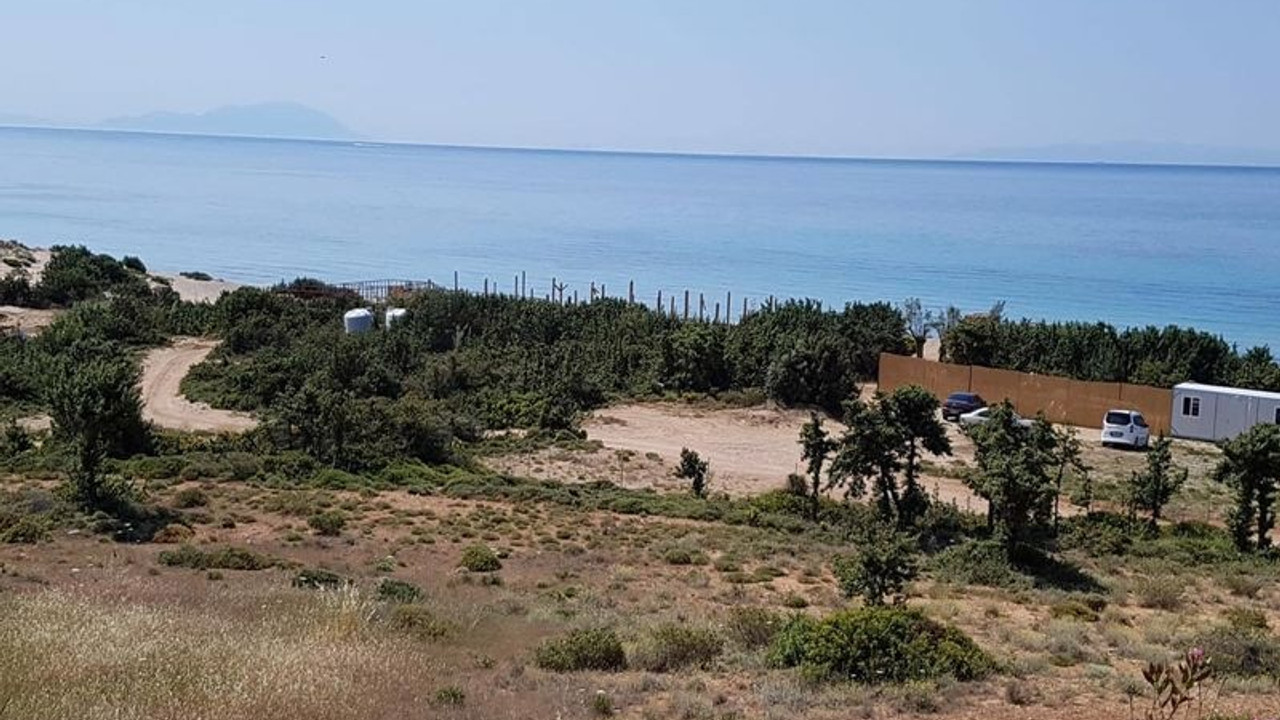 Çeşme Altınkum’da kaçak plaj inşaatı tekrar başladı: Resmi makamlar sadece seyrediyor