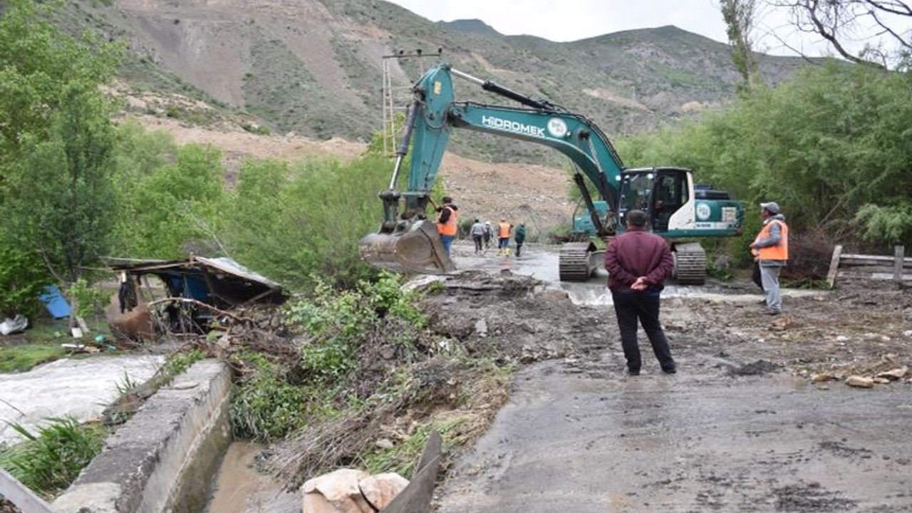 HES barajı borusundaki patlama heyelana yol açtı: 10 ev boşaltıldı