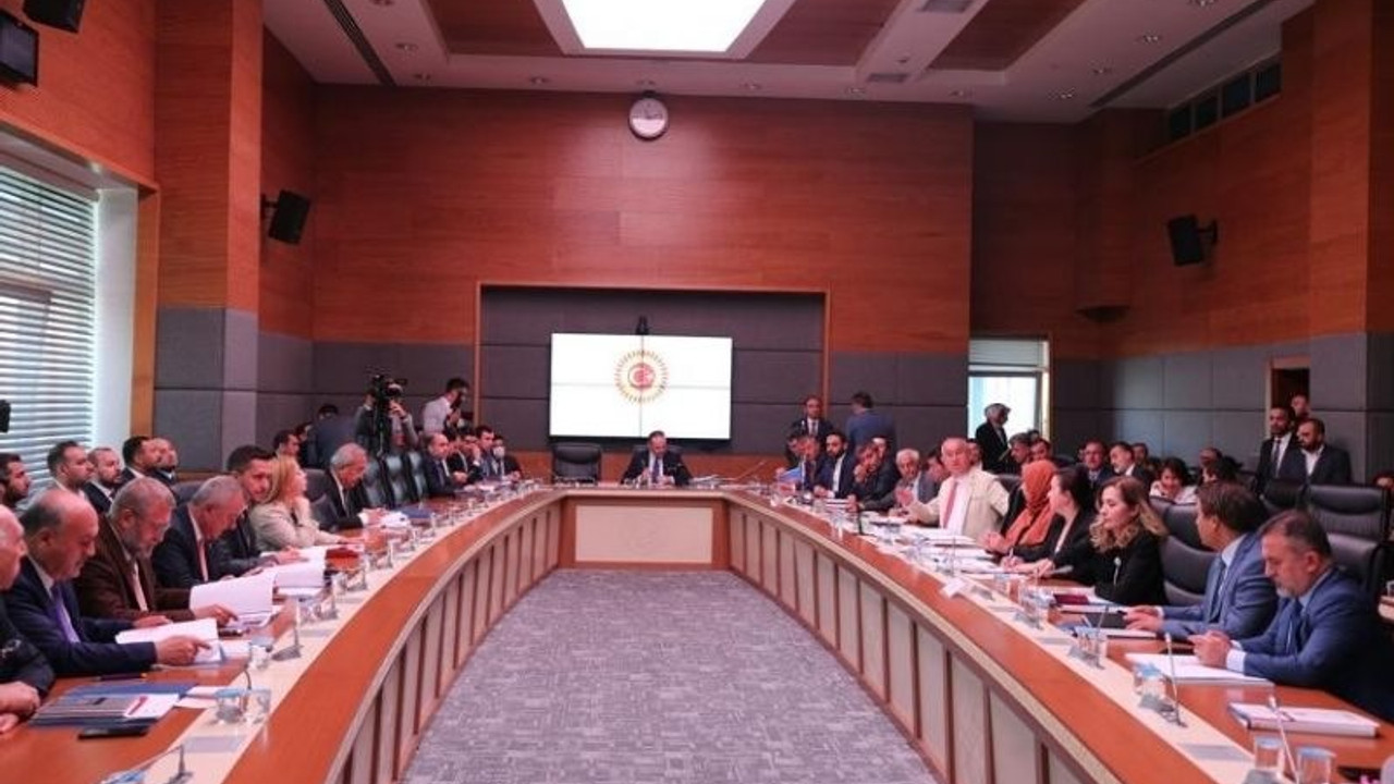 Meclis'te TRT Yönetim Kurulu tartışması: Yönetimdeki 4 üye katılmadı
