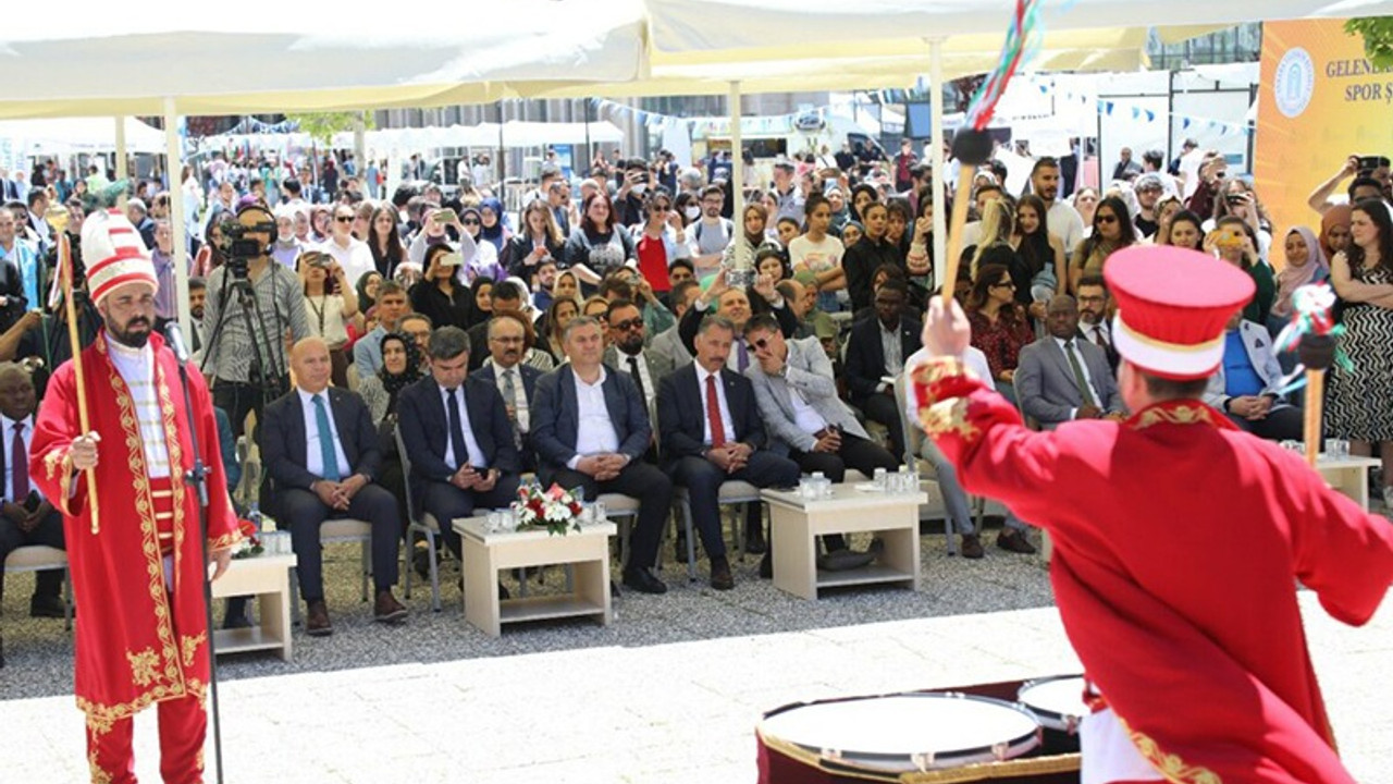 Kürtçe müziğe bir engel de rektörden: ‘Bu benim ideolojime uygun değil’