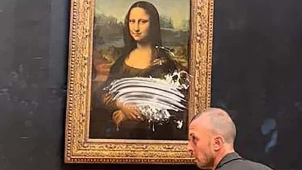 Yaşlı kadın kılığındaki adam, Mona Lisa tablosuna pasta fırlattı