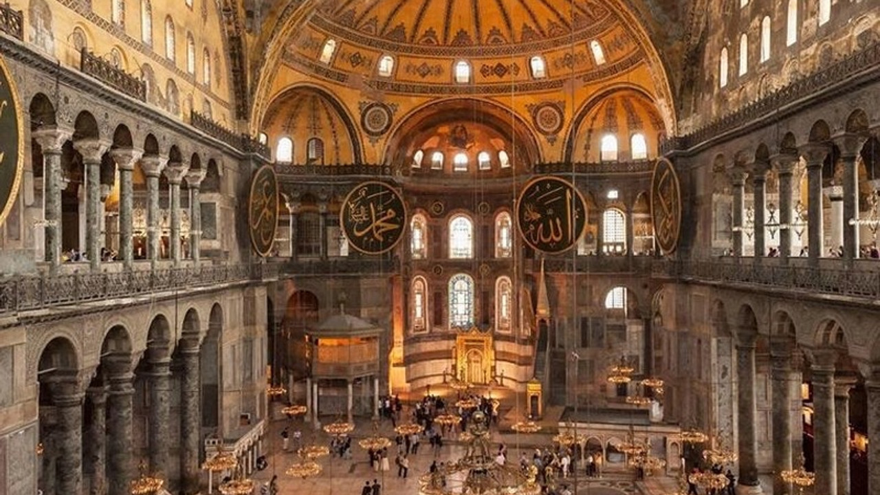 Ayasofya'daki tahribatı görüntülerken gözaltına alınan muhabir serbest bırakıldı