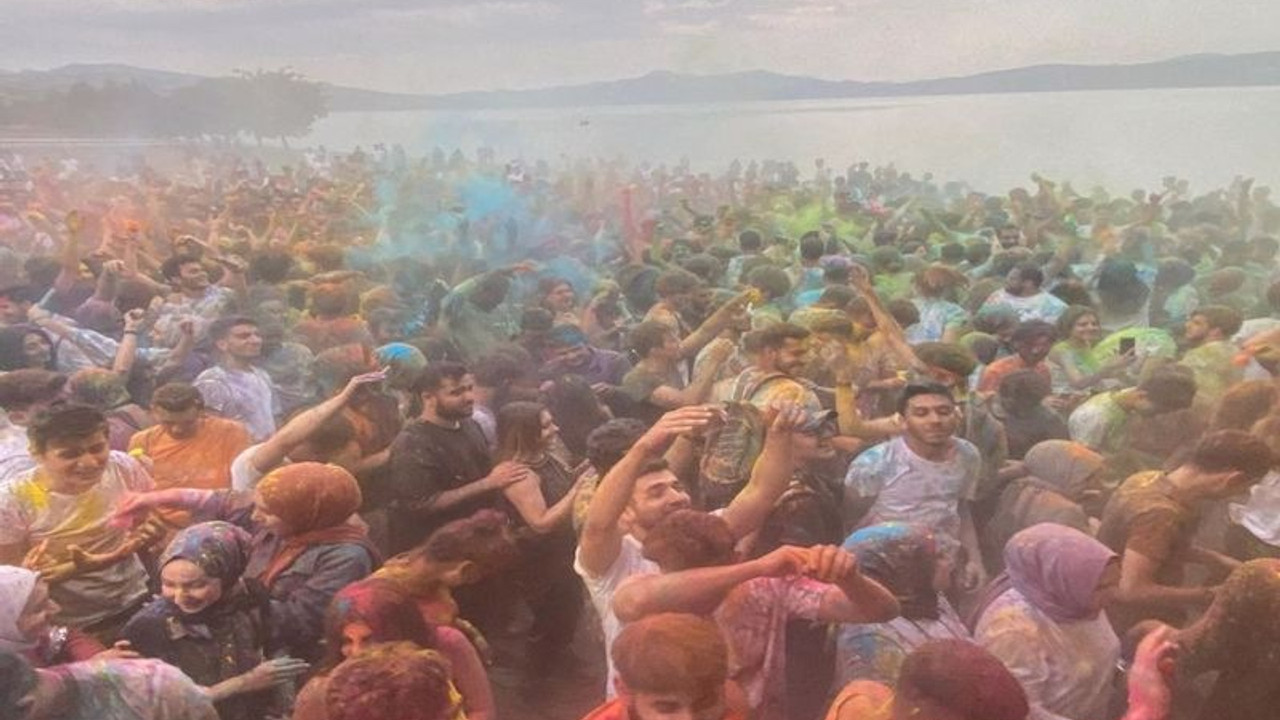 Fırat Fest hedef gösterildi: LGBT etkinliklerini çağrıştırıyor