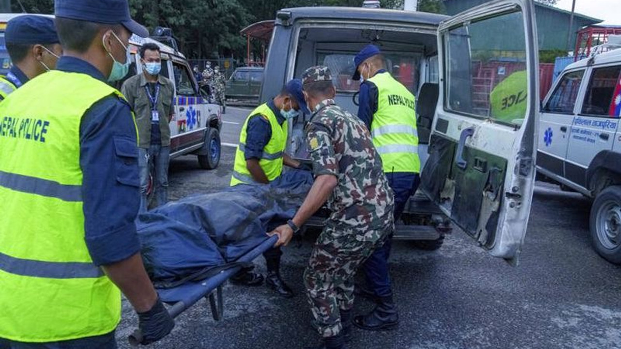 Nepal'deki uçak kazasında ölen 22 yolcunun cansız bedenine ulaşıldı