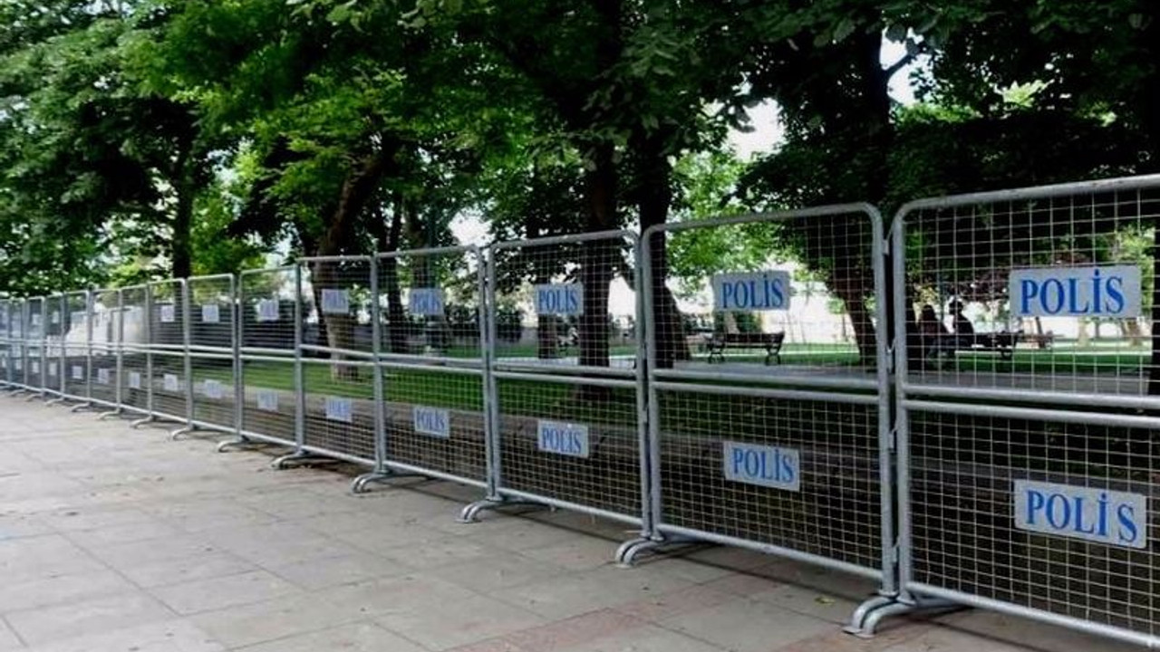 Gezi Parkı önüne polis bariyeri çekildi