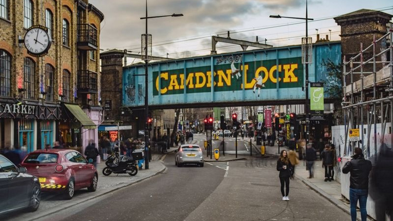 Londra'nın tarihi pazarı Camden Market satışa çıkarıldı