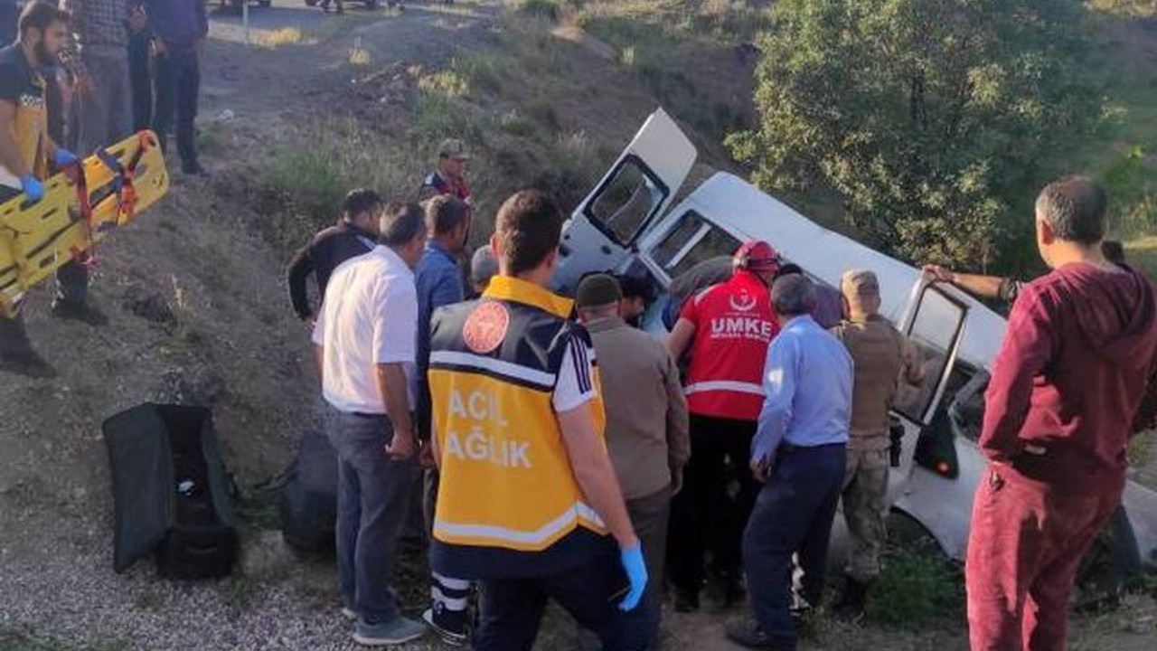 Siirt’te işçileri taşıyan minibüs uçuruma yuvarlandı: 4 ölü, 6 yaralı