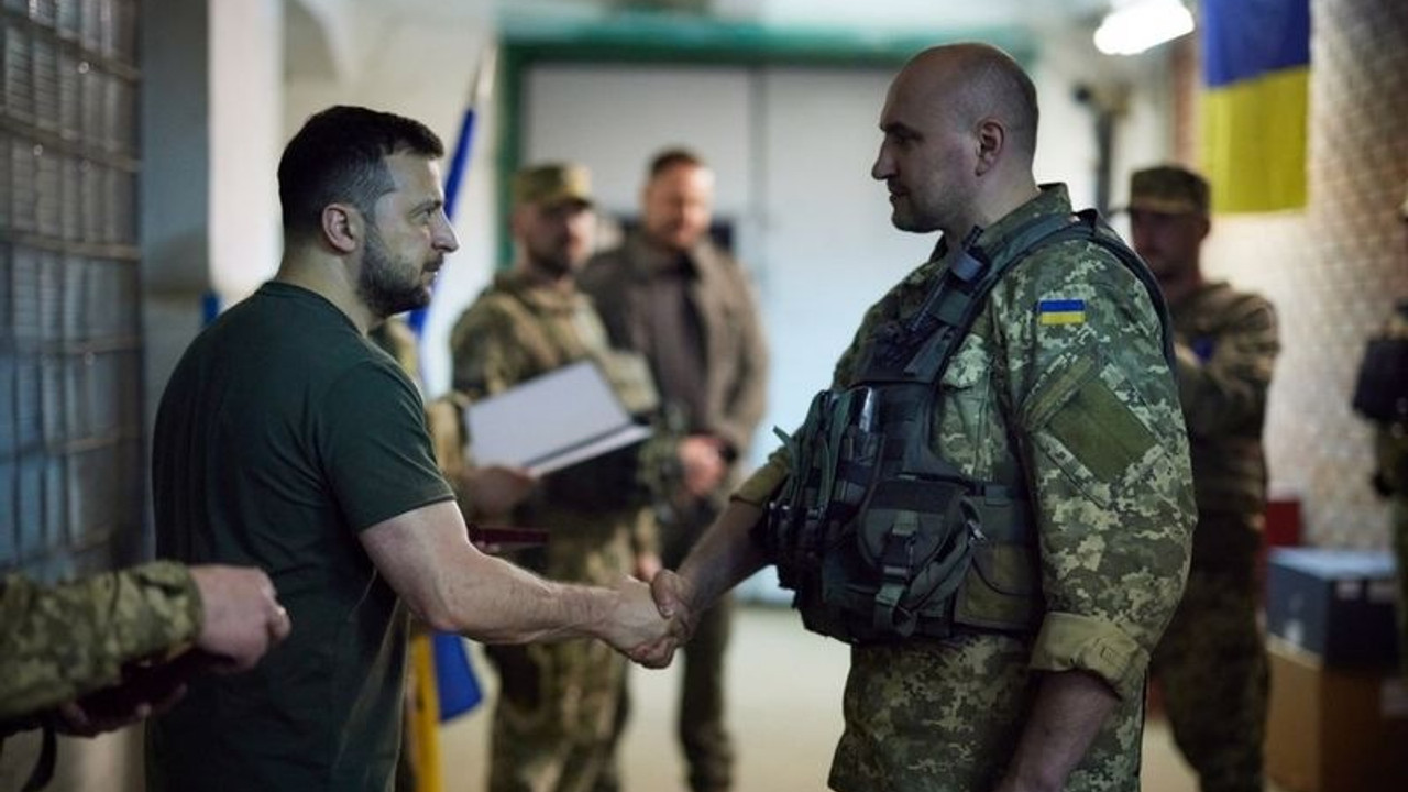 Zelenskiy'den şiddetli çatışmaların yaşandığı Ukrayna'nın doğusundaki şehirlere ziyaret