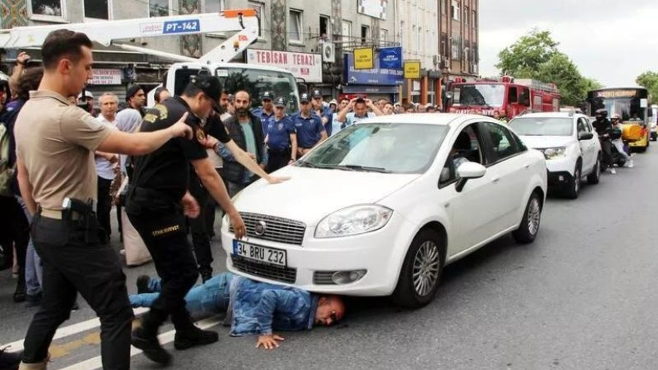 Elektrik ve suları kesilen Beyoğlu sakinleri, 'kentsel dönüşüm'e direniyor