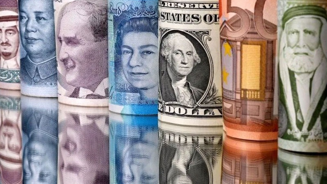 TL, dolar karşısında erimeye devam ediyor: Dolar 17'yi Euro 18'i aştı