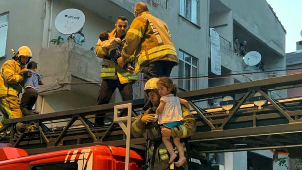 Yangında can pazarı: Bebeği atmaya çalıştı, son anda vazgeçti