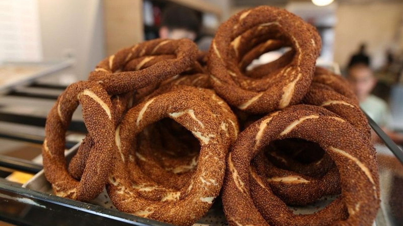 Yeni Şafak yazarı, ekonomik krize isyan etti: Simit 4 lira yahu, ötesi var mı?