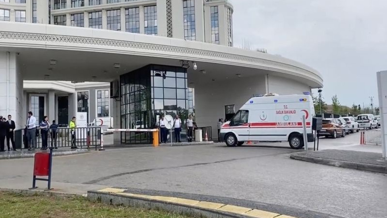 Kendini araca kilitleyip Sağlık Bakanı'nı çağıran ambulans şoförü ikna edildi