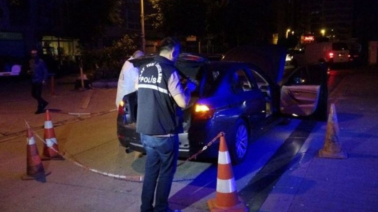 İzmir'de polis ekibine silahlı saldırı: 1'i polis 2 yaralı