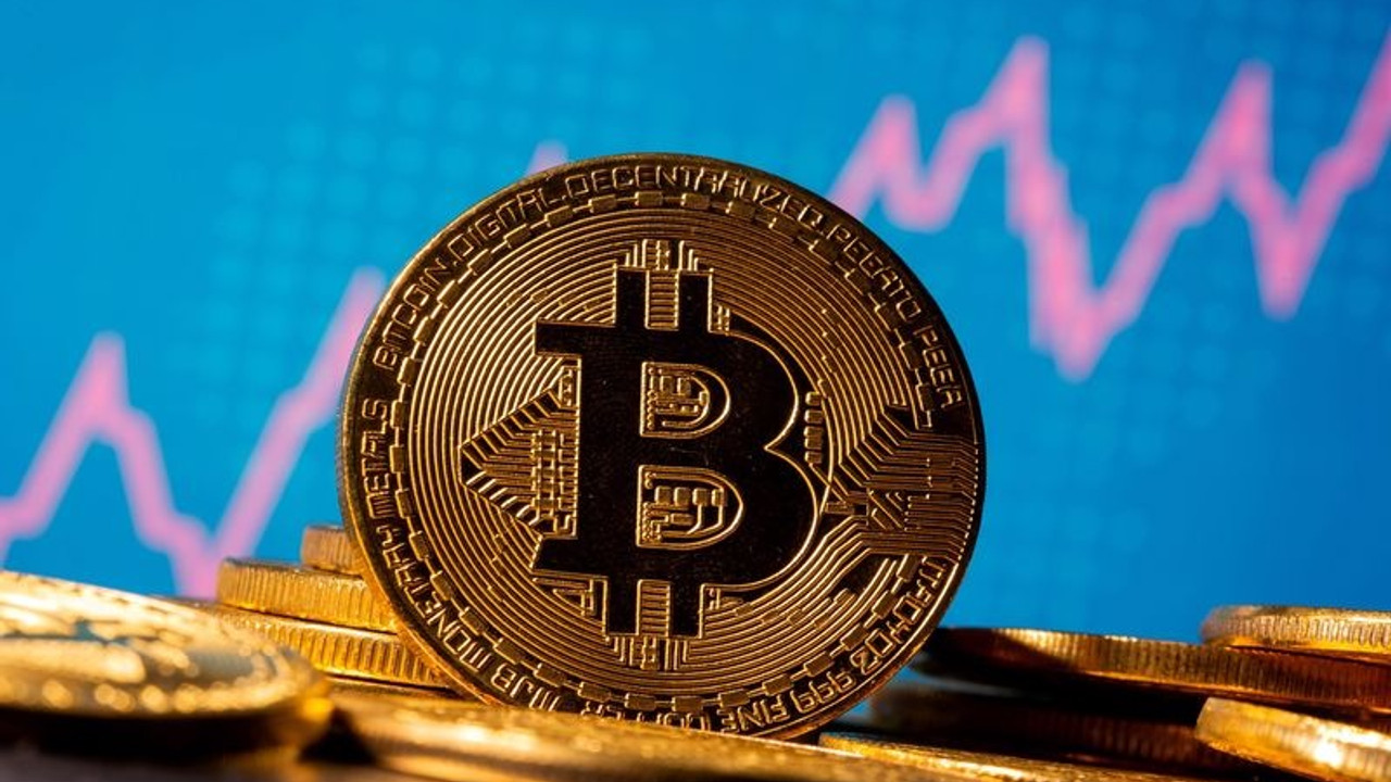 Bitcoin'in piyasa değeri 1 trilyon doları geçti