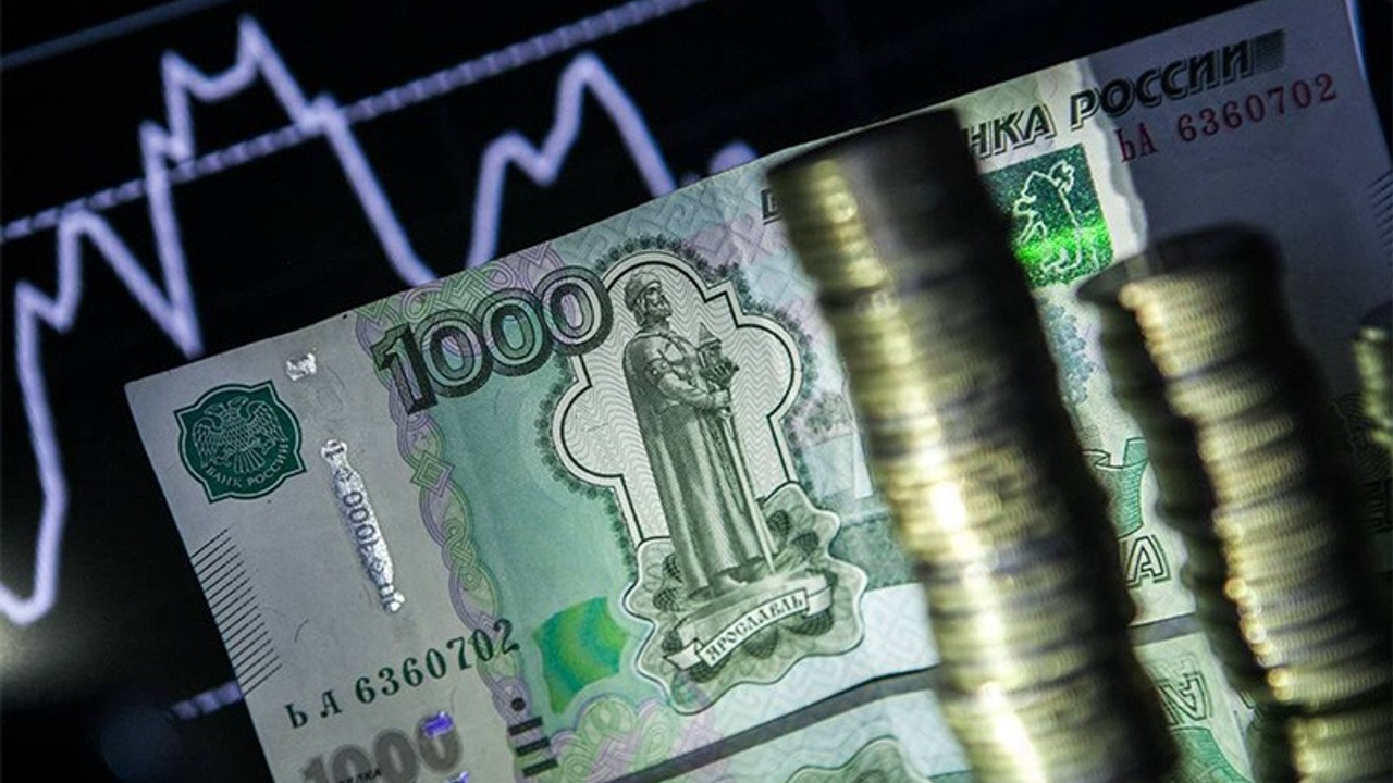 Nasıl değer kazandı?: Savaşın başında dibi gören ruble son yedi yılın zirvesinde