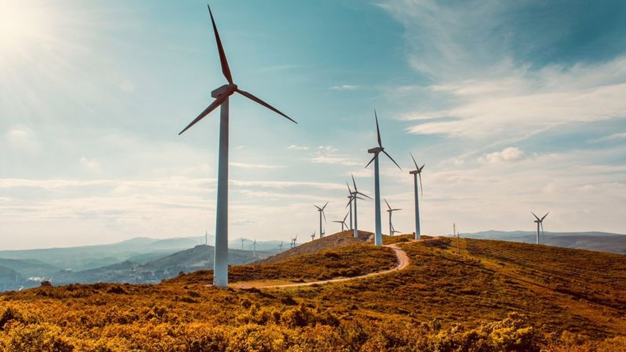 Küresel enerji yatırımlarının 2,4 trilyon dolara ulaşması bekleniyor