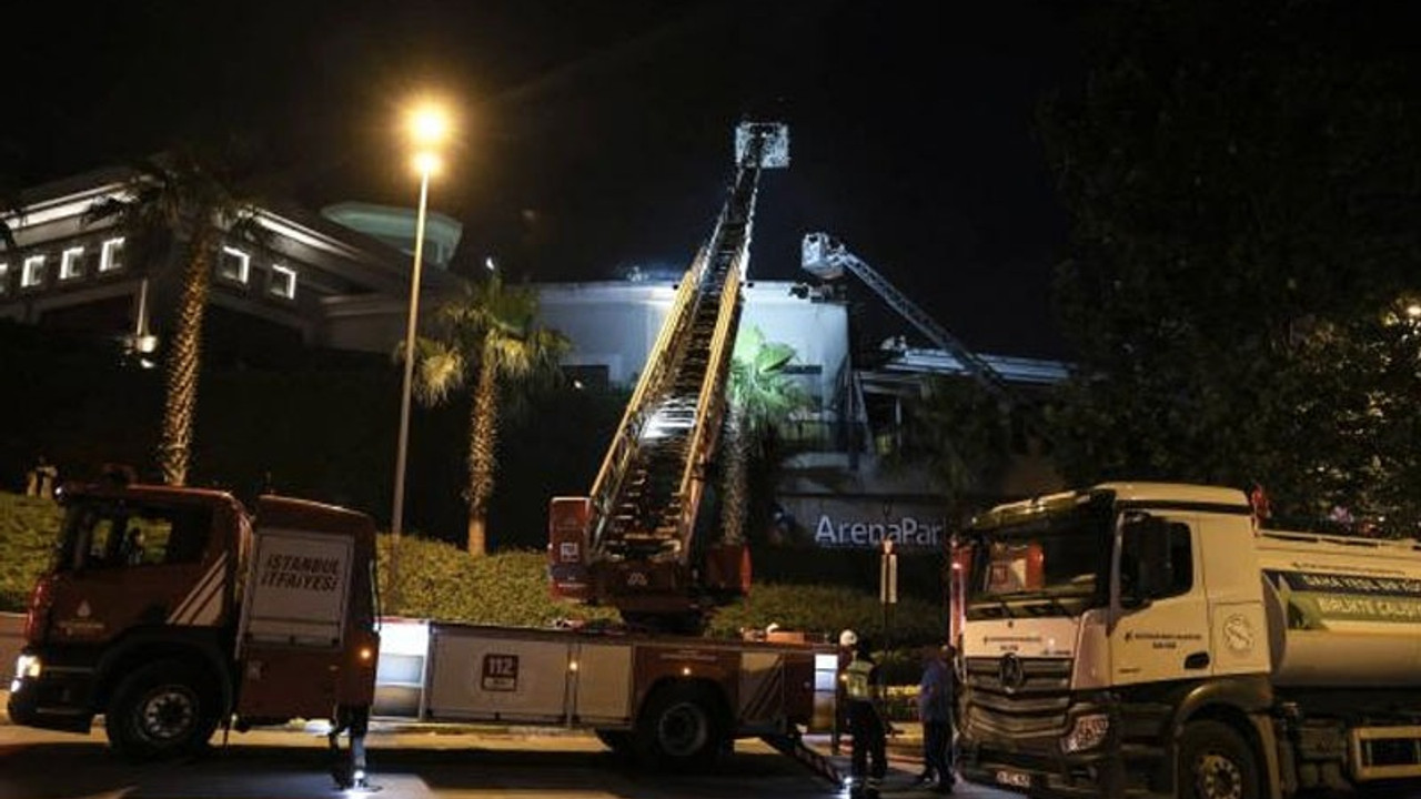 İstanbul'da alışveriş merkezinde yangın