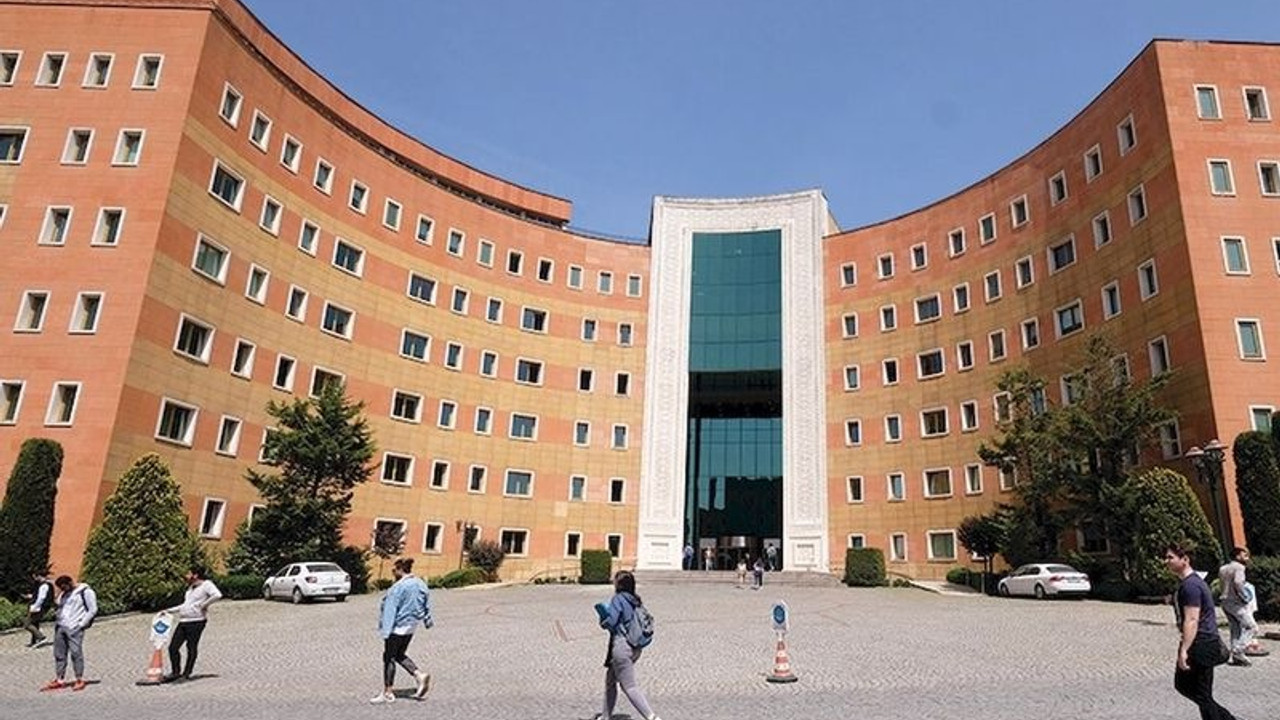 Yeditepe Üniversitesi'nde 'kılık kıyafet' talimatı: 'Çok açık yakalı bluz, kot pantolon ve tayt giymeyin'