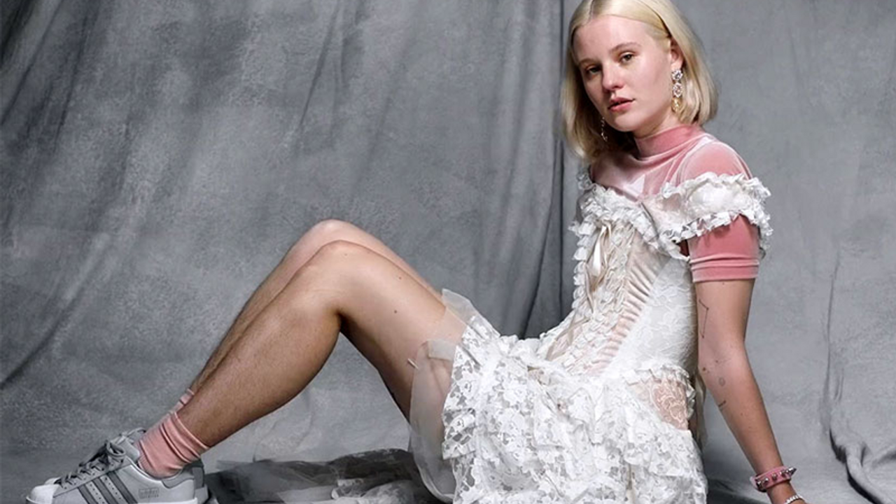 Sıradışı model tecavüz tehditleri alıyor