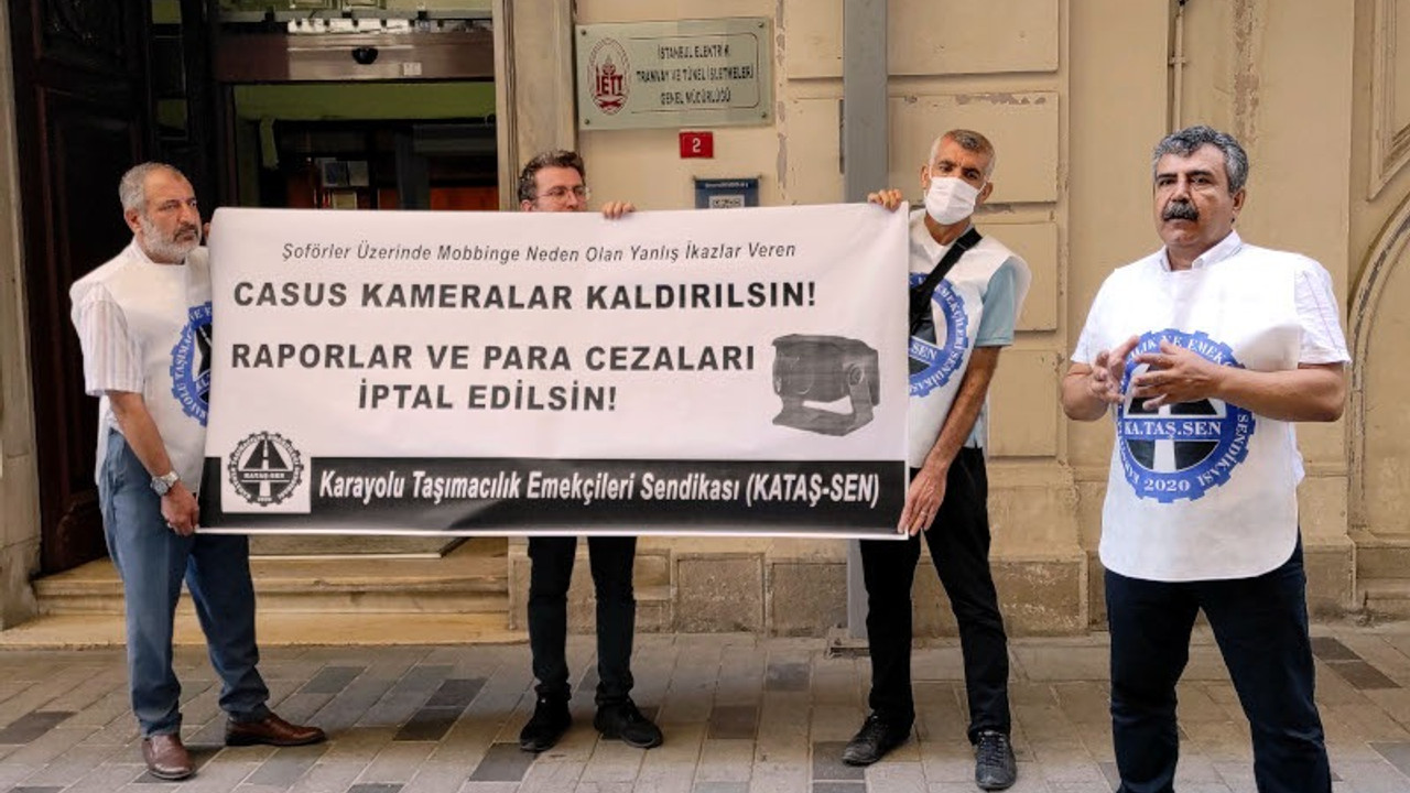 Halk otobüsü şoförleri İETT önünde 'casus kamera' açıklaması yaptı