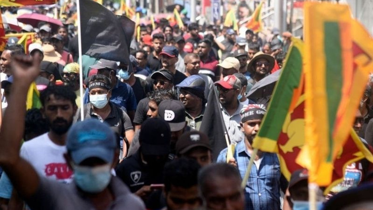 Krizin vurduğu Sri Lanka'da protestocular başkanlık konutunu bastı