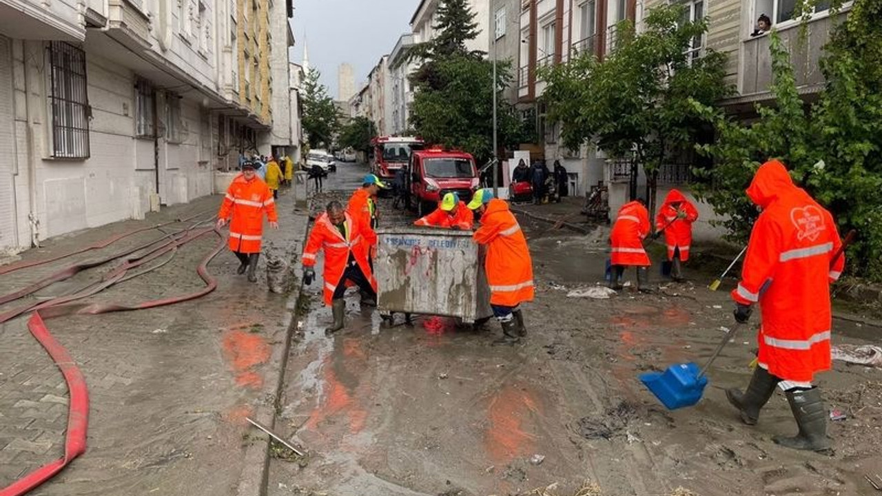 İstanbul Valisi Yerlikaya: 128 daire, 12 iş yeri, 3 fabrika su baskınından etkilendi