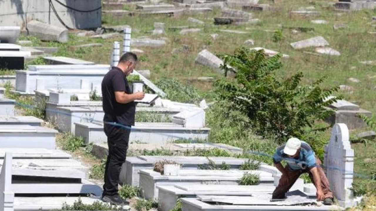 Hasköy Mezarlığı'nda tahrip edilen mezar taşları yeniden yaptırılıyor