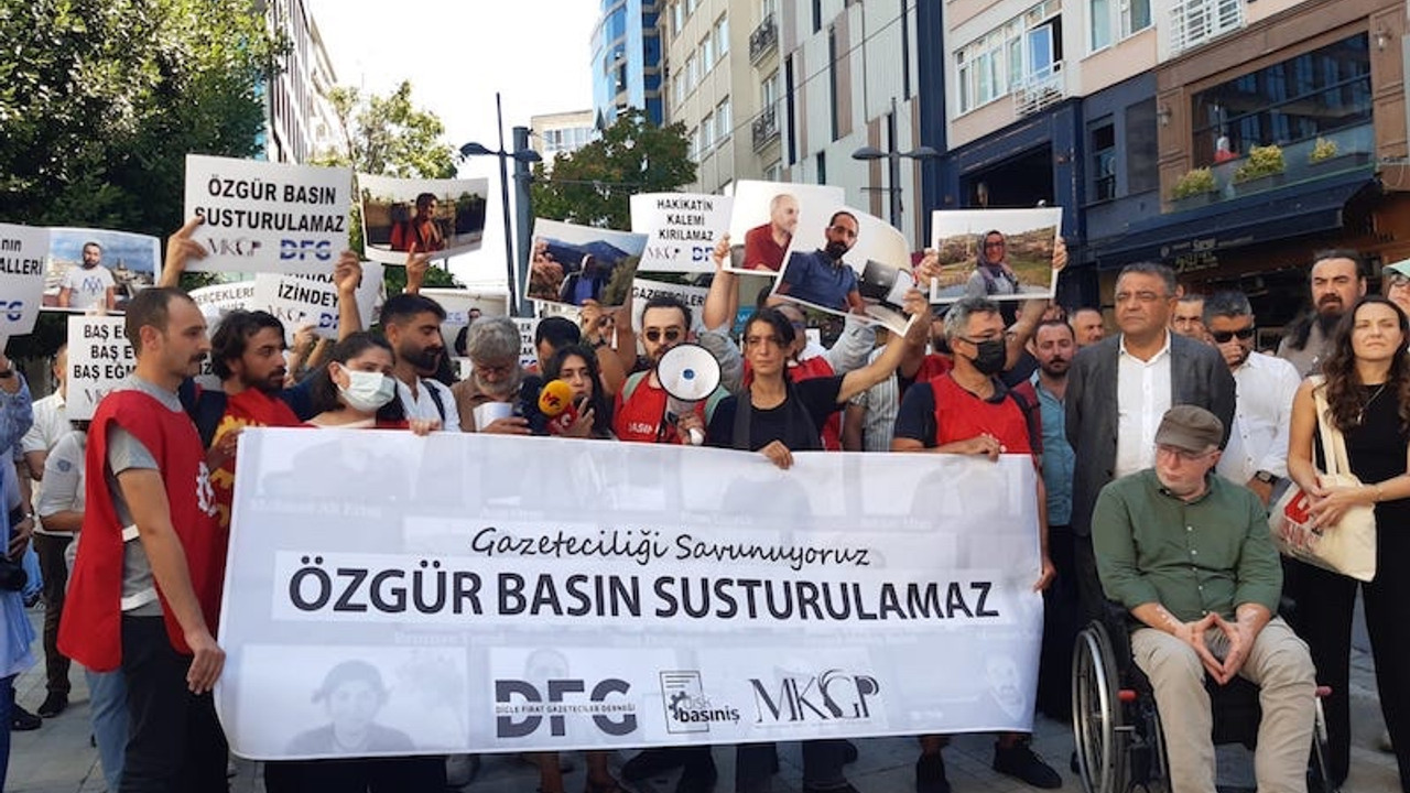 Gazetecilerden tutuklu meslektaşları için eylem: Hakikatin kalemi kırılamaz