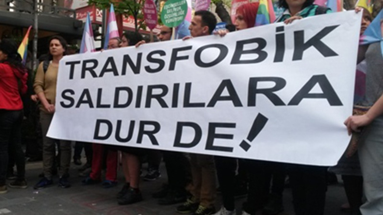 İzmir'de yolda sohbet eden trans kadınlar darp edilerek gözaltına alındı